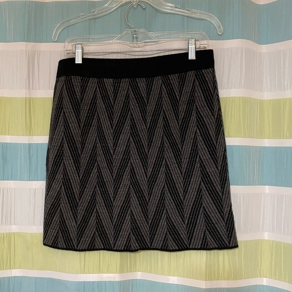 Willi Smith Knit Skirt Chevron Black & Gray Sz Large - Picture 7 of 7